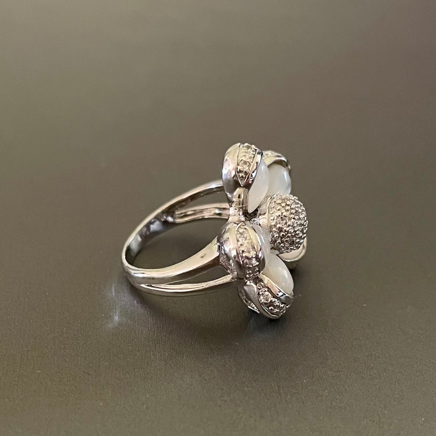 Pearl in Flower Silver Ring