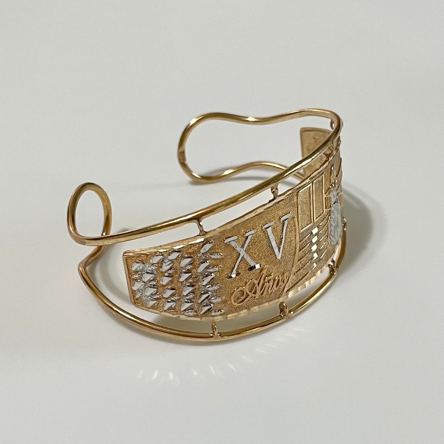 14K Quinceañera Bangle