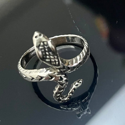 .925 Oxidized Silver Snake lady ring